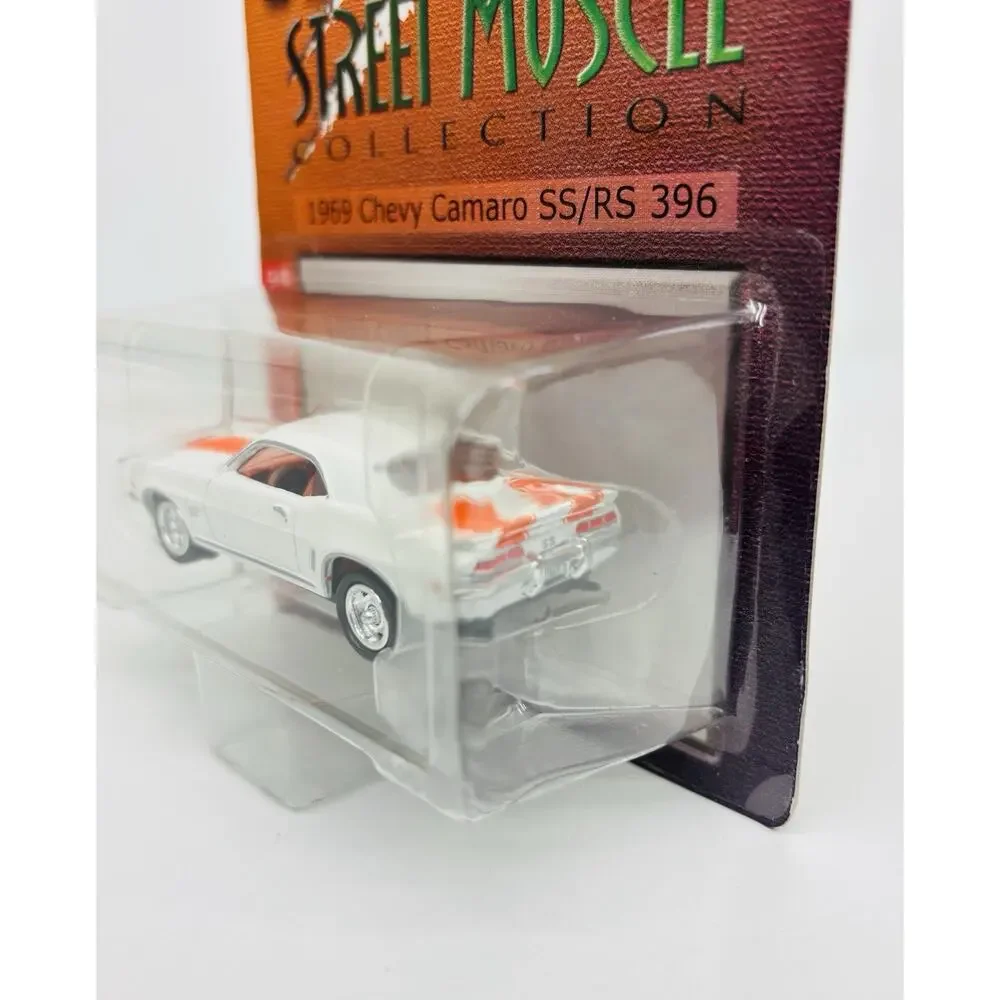 Tiger Wheels 1969 Chevy Camaro SS/RS 396 White Street Muscle w/ Protector 1/1500